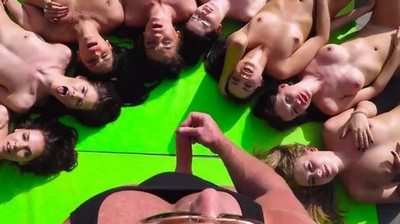 Куни ссут в рот