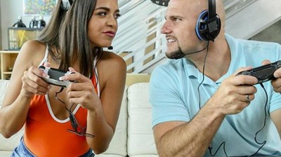 Старый дед ебет внучку