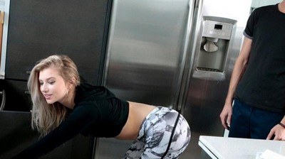 Увидел жену и присоединился