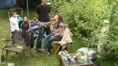 В шортах на улице