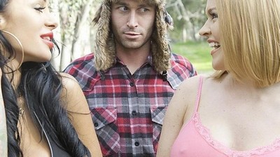 Голые женщины в лесу