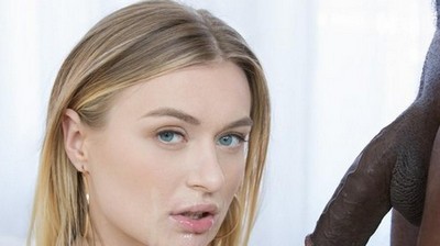 Заставила девочку лизать пизду